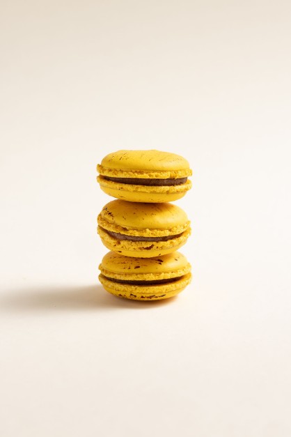 Les Macarons à la Banane Flambée au Rhum