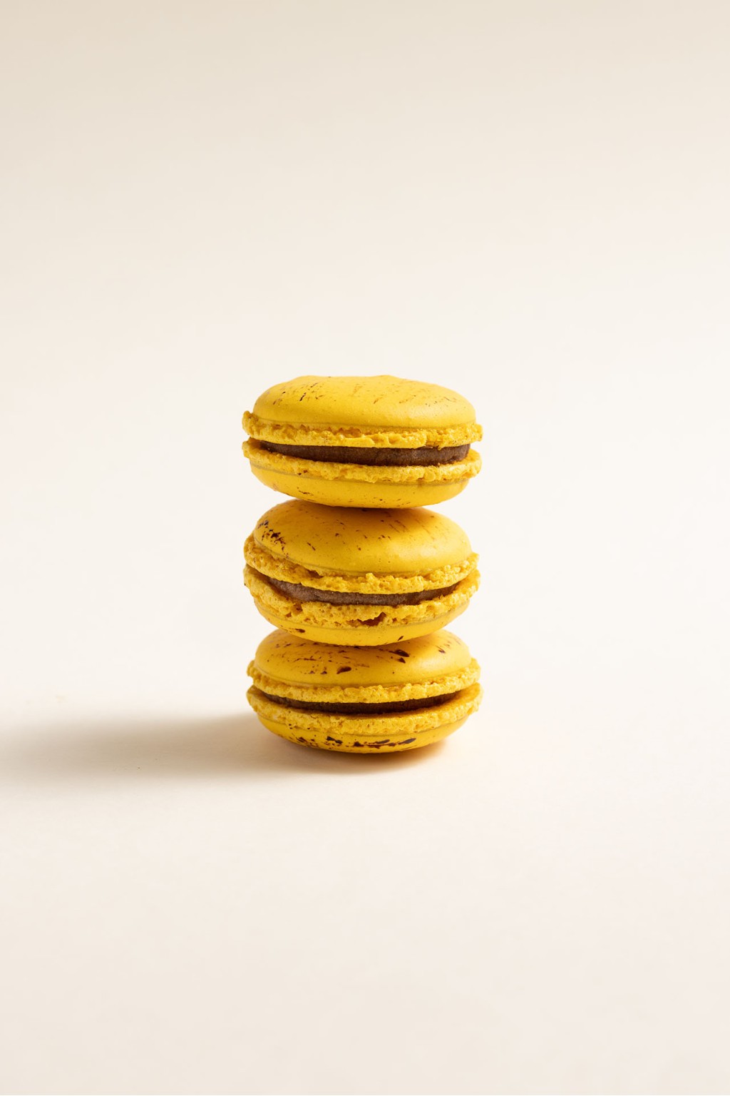 Les Macarons à la Banane Flambée au Rhum