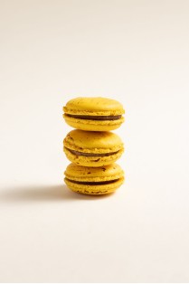 Les Macarons à la Banane Flambée au Rhum